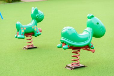 Çocuk için çocuk parkında Yay Sallanan Sandalye