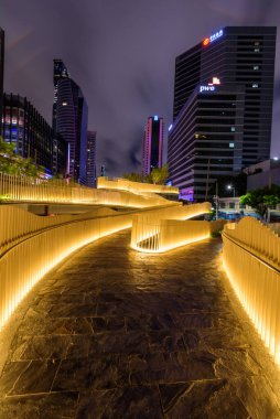 Bangkok, Tayland - 4 Haziran 2022 Chongnonsi Kanal Parkı 'ndaki sokak geçidi 