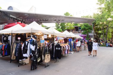 Bangkok, Tayland - 10 Ekim 2022 Chang Chui sokak pazarındaki eski klasik sokak dükkanı 