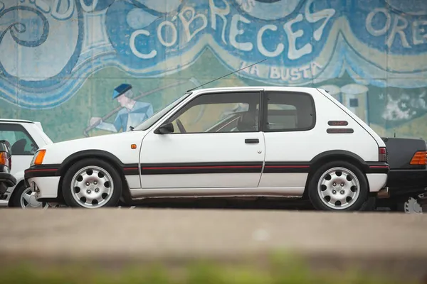 Cobreces Spanje Augustus 2021 Autobeurs Cobreces Originele Witte Peugeot 205 — Stockfoto