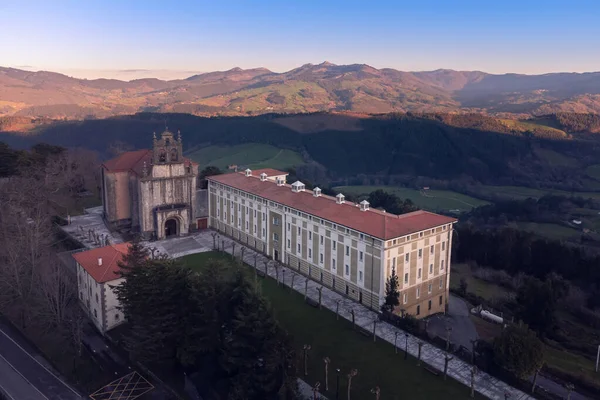 Ampuero, İspanya - 22 Ocak 2022: Ampuero, Cantabria 'daki La Bien Aparecida inzivasına ait görüntü.