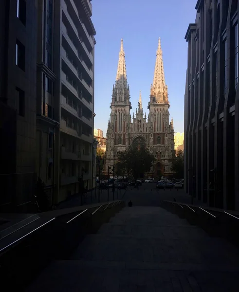Spindlar Den Gotiska Katedralen Kvällen Stadsbilden — Stockfoto