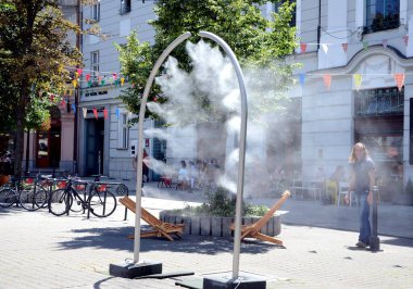 Yaz şehri ve insan yürüyüşü