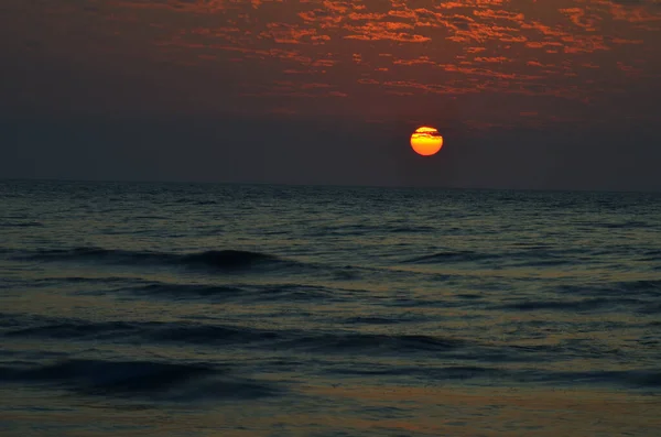 Pôr Sol Brilhante Sobre Mar — Fotografia de Stock