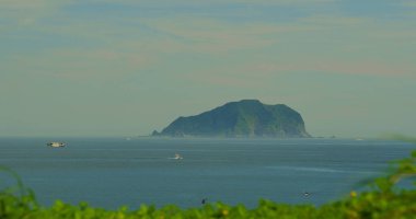 Mavi denizdeki ıssız ada.