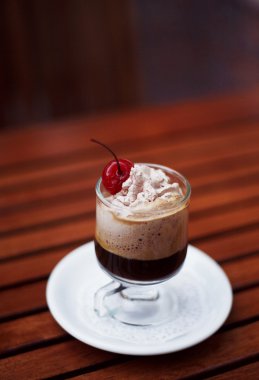 kahve dondurma ve kiraz