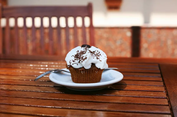 Cupcake with chocolate chips — Stock Photo, Image