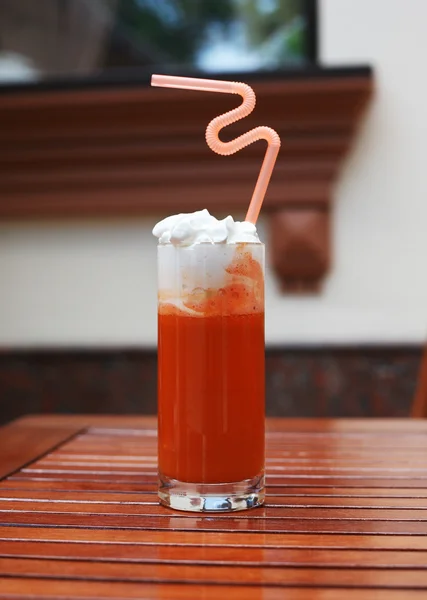 Hälsosamma vegetabiliska drink från tomat och morot — Stockfoto