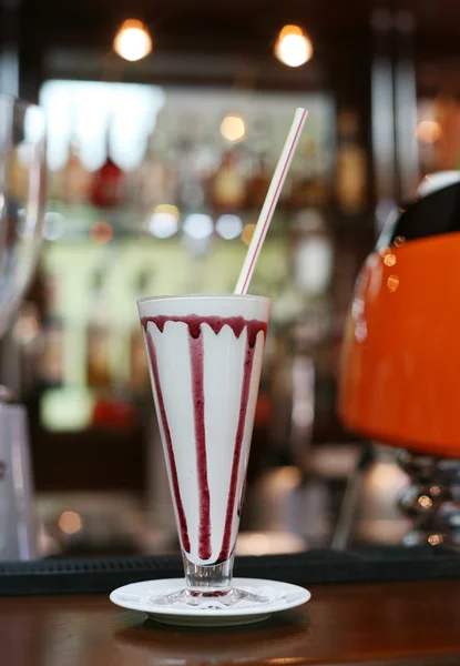 Mångfärgad mjölk shake cocktail — Stockfoto