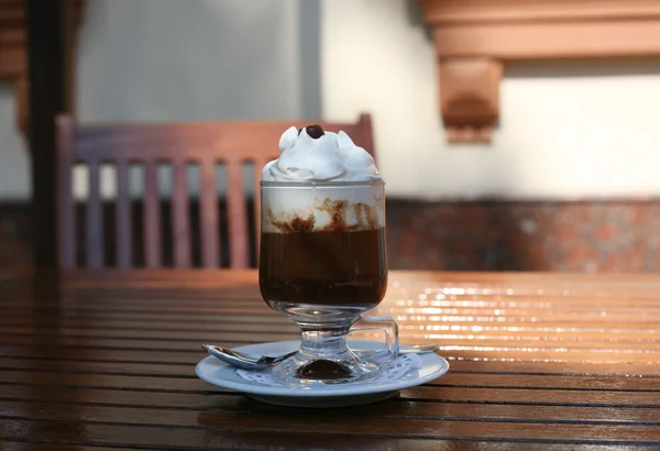 Kaffe med grädde skum — Stockfoto