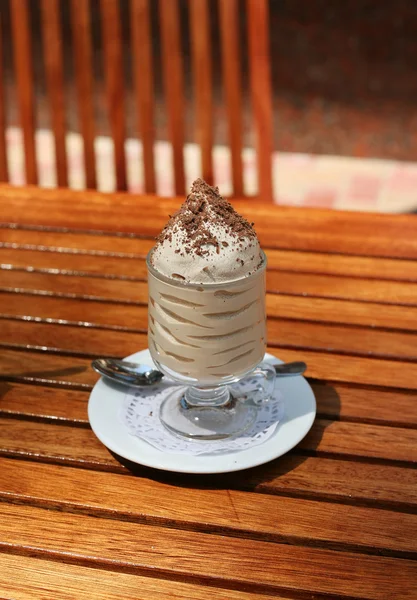 Helado de café con hojuelas de chocolate — Foto de Stock