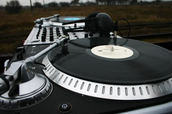 Conjunto de tocadiscos DJ profesional para música — Foto de Stock