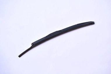 Beyaz bir arka planda araba sileceği..