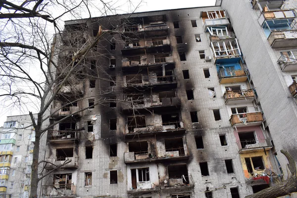 Ett Flervåningshus Tjernihiv Ukraina Skadat Ryssarnas Granater Och Därpå Följande Stockbild