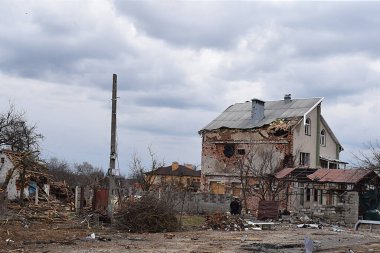 Çernigov 'daki (Ukrayna) Rus işgal ordusu tarafından yapılan bombardımanın sonuçları.).