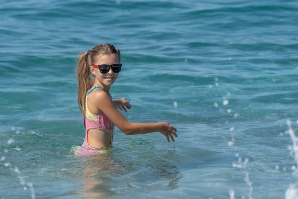 Beautiful Girl Teenager Sea Sunglasses — Photo