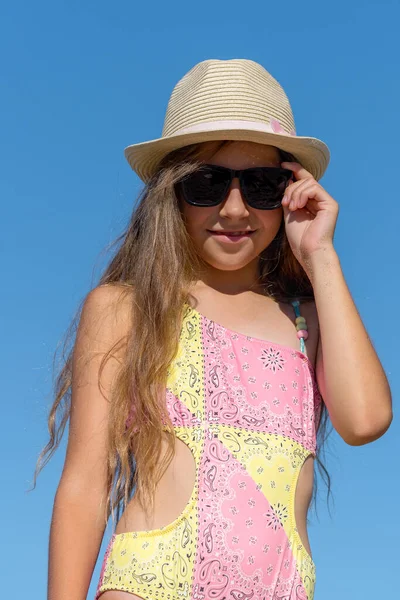 Teenage Girl Bathing Suit Sunglasses Hat Sky Vertical Shot — 图库照片