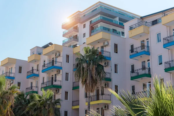 Row Apartment Houses Alanya Turkey Facade Building Background Sky Palm —  Fotos de Stock