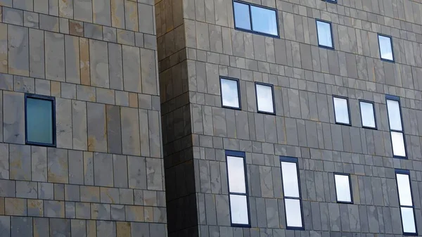 Fachada Edifício Moderno Com Janelas Espelho — Fotografia de Stock
