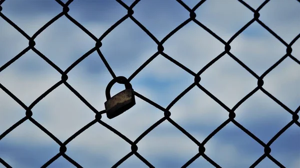 Metal Grille Padlock Sky — Stock Photo, Image