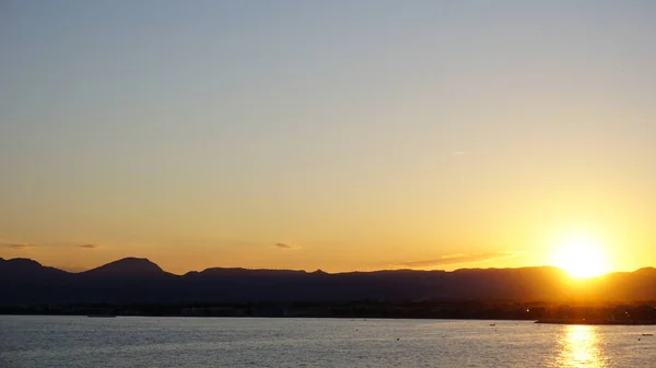 Puesta Sol Sobre Lado Del Agua — Foto de Stock