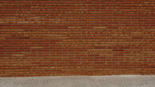 Urban Trottoar Med Tegelvägg — Stockfoto