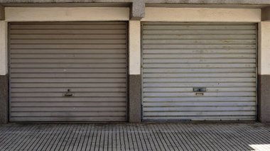 Arka plan olarak metal garaj kapıları