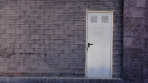 Porte Rangement Métal Dans Mur Briques Sombres — Photo