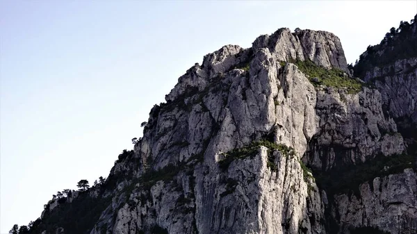 Скеляста Гора Фоні Неба — стокове фото