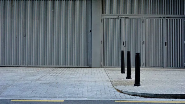 Cepheli ve direkli şehir kaldırımı