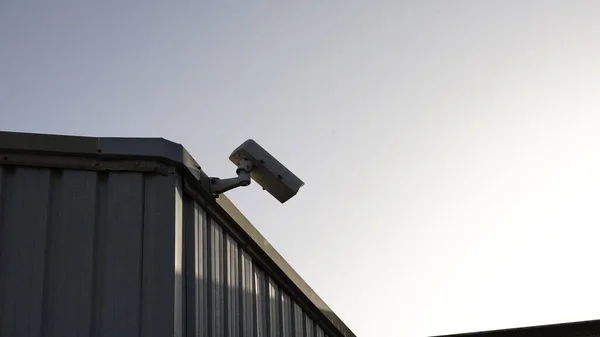 Silhouette Einer Überwachungskamera Der Fassade — Stockfoto