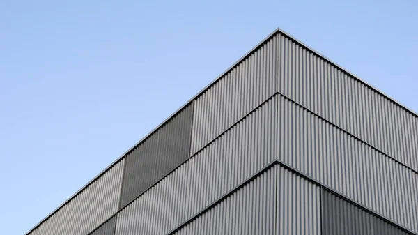 Róg Nowoczesnego Budynku Teksturowaną Fasadą — Zdjęcie stockowe