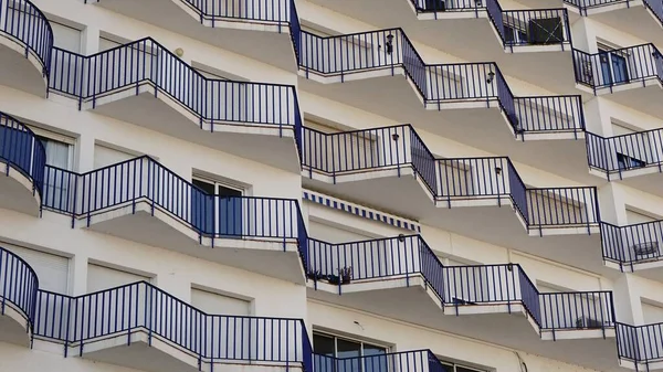 Fachada Edifício Com Varandas Como Fundo — Fotografia de Stock