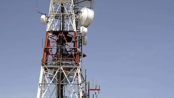 Antenne Communication Contre Ciel Bleu — Photo