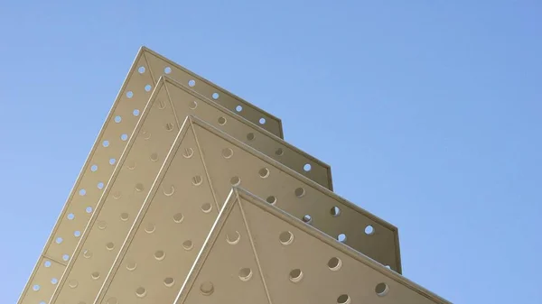 Geometryczny Kształt Konstrukcji Betonowej Tle Nieba — Zdjęcie stockowe