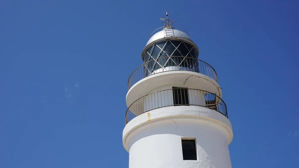 Torre Farol Contra Céu Azul — Fotografia de Stock