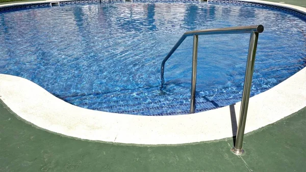 Steel Railing Access Pool — Zdjęcie stockowe