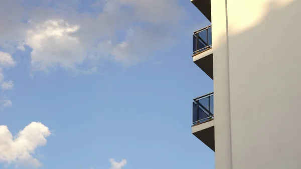 Житловий Будинок Балконами Профілі Фоні Неба — стокове фото