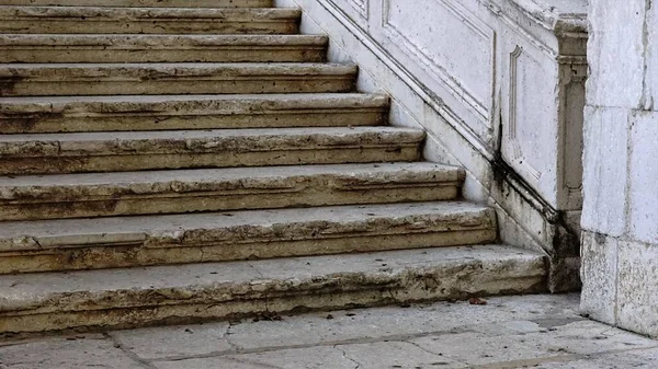 Staré Kamenné Schody Jako Pozadí — Stock fotografie