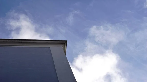 Canto Fachada Edifício Contra Céu — Fotografia de Stock