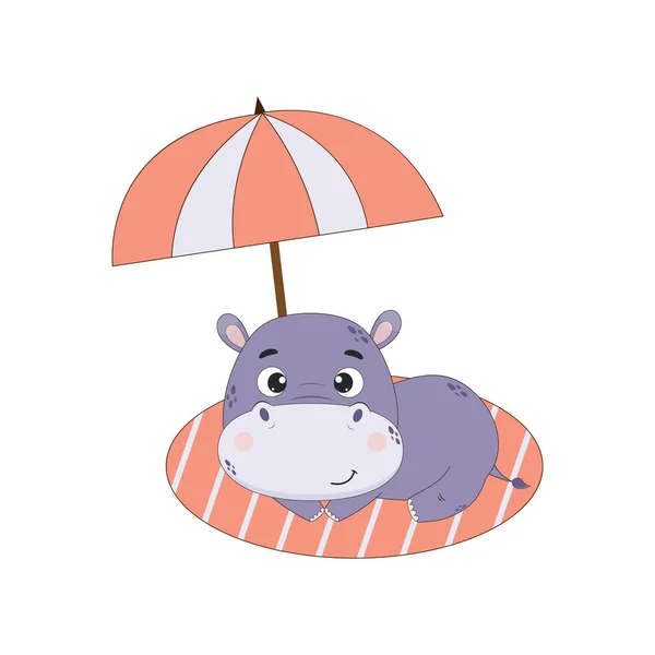 L'ippopotamo del fumetto giace su un asciugamano sotto un ombrello. Illustrazione vettoriale per disegni, stampe e modelli. Isolato su sfondo bianco — Vettoriale Stock