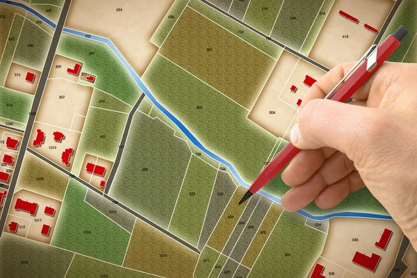 Ingeniero Dibujando Mapa Catastral Imaginario Del Territorio Una Zona Rural —  Fotos de Stock