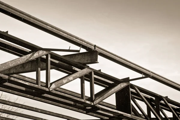 Gamla Stomme Övergiven Fabrik Sepia Tonad Bild — Stockfoto