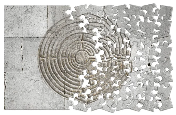 中世の石壁に刻まれた迷路 ジグソーパズルの形のソリューションコンセプト — ストック写真