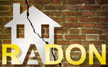 Evlerimizdeki radon gazı tehlikesi - radon yazıları olan küçük bir evin ana hatlarıyla hasarlı tuğla bir duvara karşı - fotokopi alanı olan görüntü
