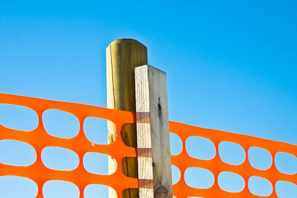 Byggarbetsplats Med Säkerhet Orange Nätet Mot Blå Himmel — Stockfoto