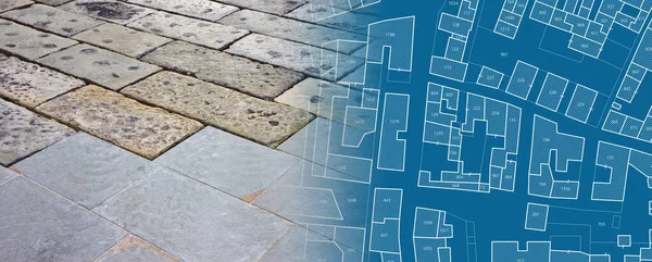在行人区用灰色石块作新雕刻的旧石料铺装的翻新与重建 概念与想象中的城市地图 — 图库照片