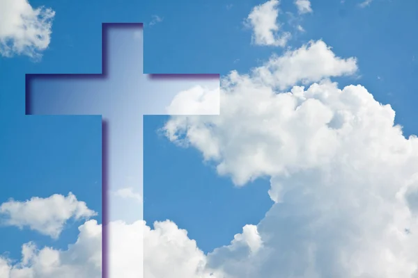 Kristna Kors Symbol Mot Molnig Himmel Konceptet Bild Med Kopieringsutrymme — Stockfoto