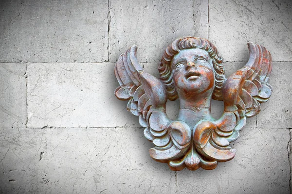 Escultura Madeira Anjo Italiano Contra Uma Parede Pedra — Fotografia de Stock