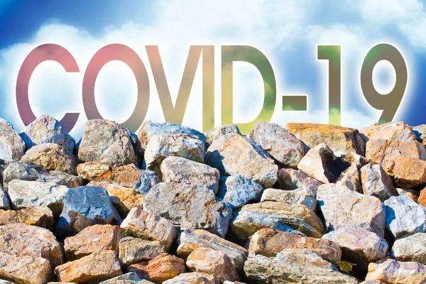针对Covid Coronavirus的大石头护堤墙 防御和拦截概念图像 — 图库照片